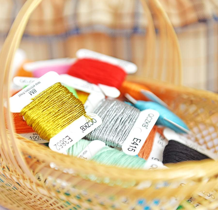 50-Skein Rainbow-Colored Embroidery Floss Set, Including Metallic Thread and Winding Cards